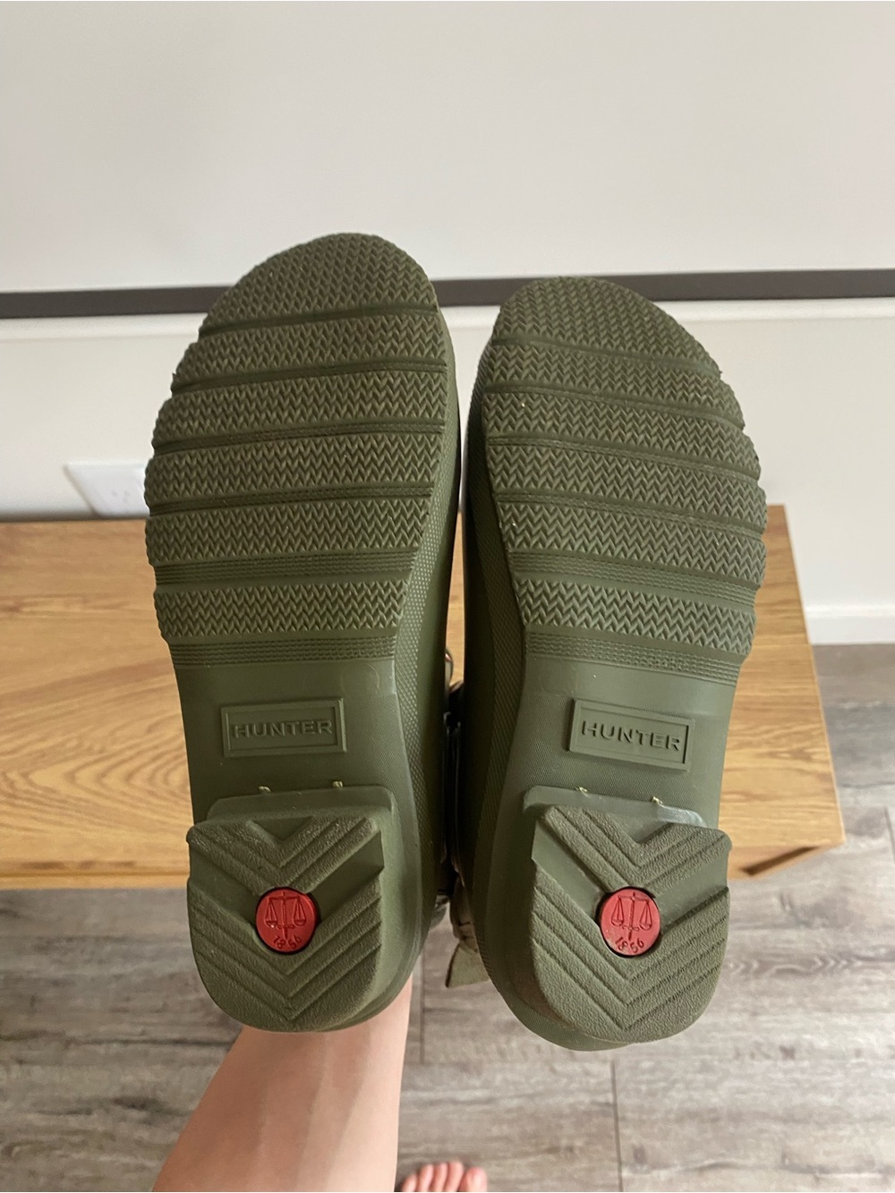 Hunter Short Chelsea Rain Boot - Olive Green NWOT - Picture 9 of 9